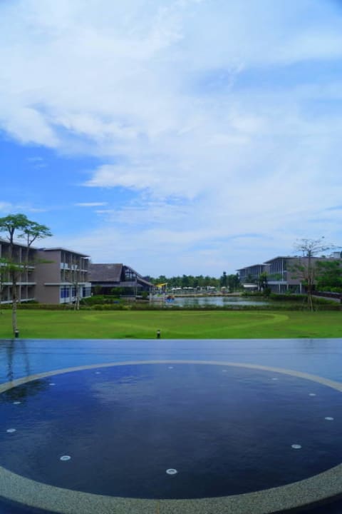 Blick über die Anlage von der Lobby aus The Sands Khao Lak by Katathani