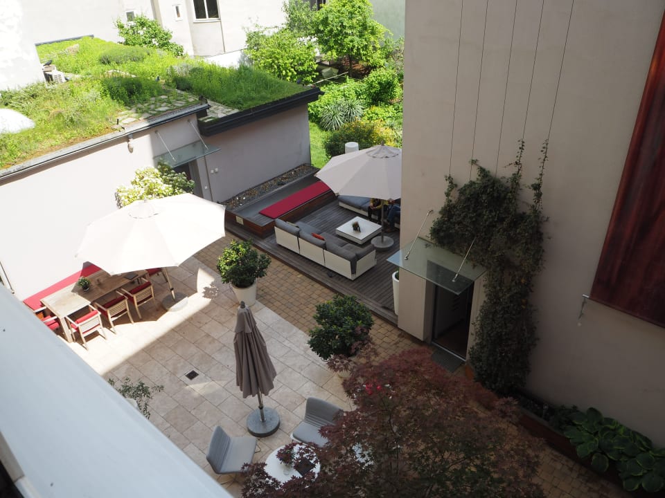 Innenhof und Teile der Bar Hotel Der Wilhelmshof