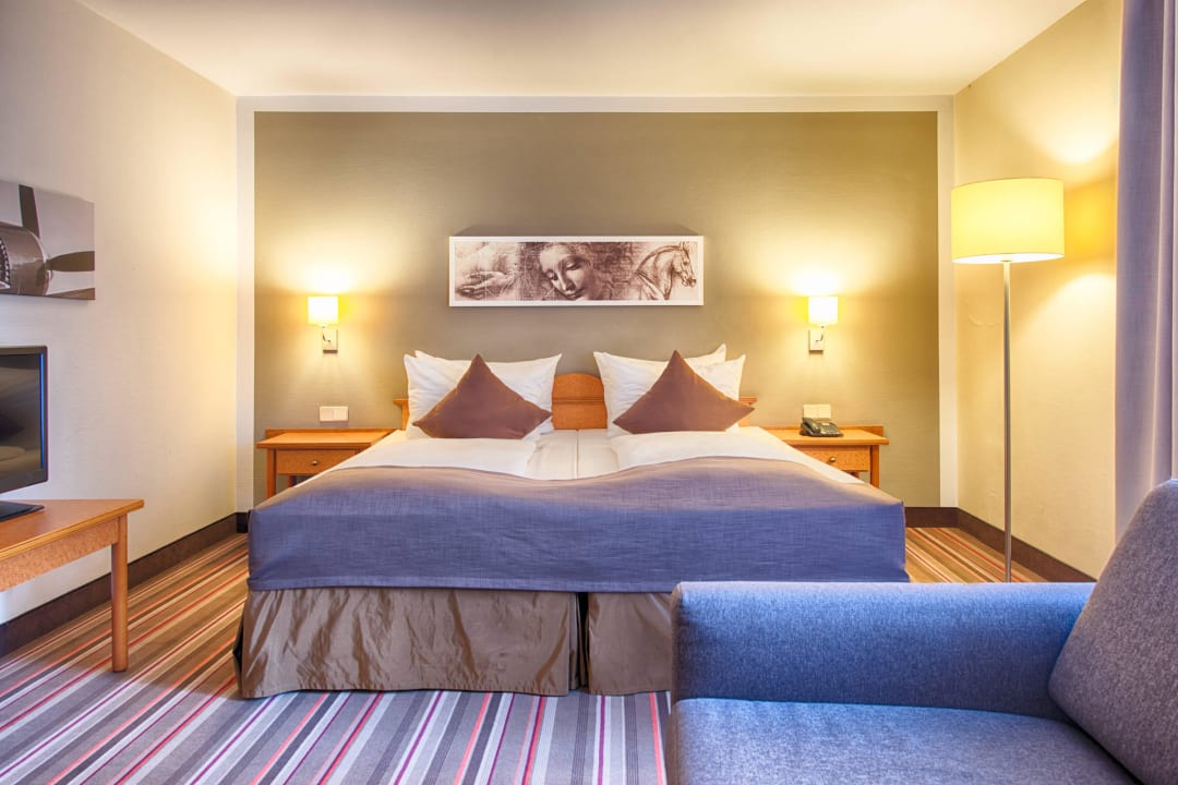 Comfort Triple/Family Room Leonardo Hotel Hamburg Airport