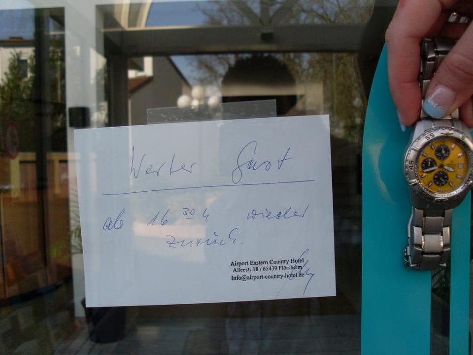 Verschlossene Eingangstür Hotel Flörsheimer Hof