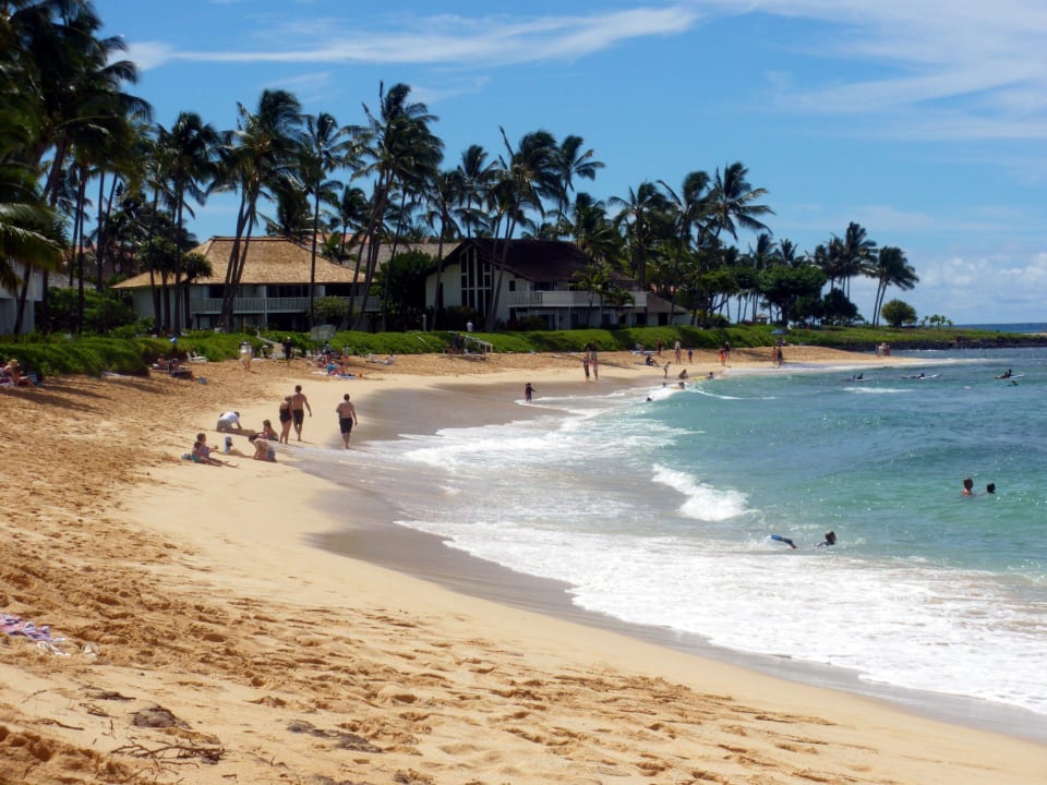 Strandblick Richtung Osten und Nachbarhotel Hotel Sheraton Kauai