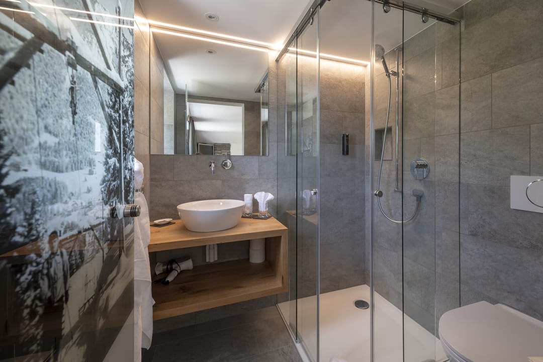 Zimmer Berghotel Tgantieni