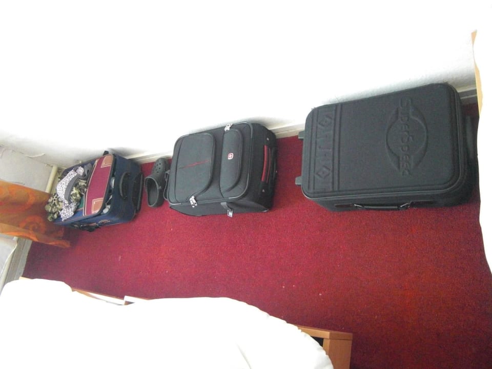 Kleiderschrank ... :-( Pension Messe am Funkturm