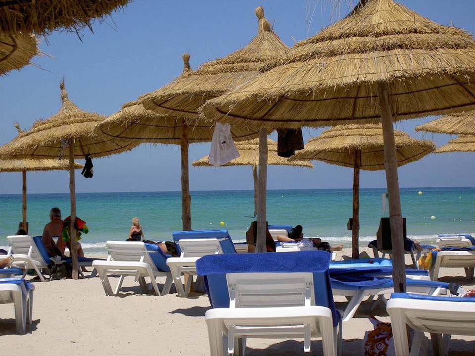 Liegen mit Auflage und Schirme inkl. TUI MAGIC LIFE Penelope Beach