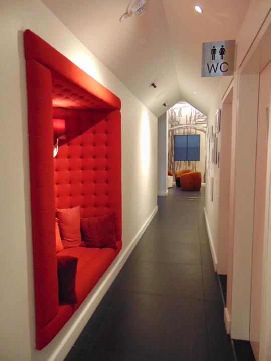 Lobby W Bellevue