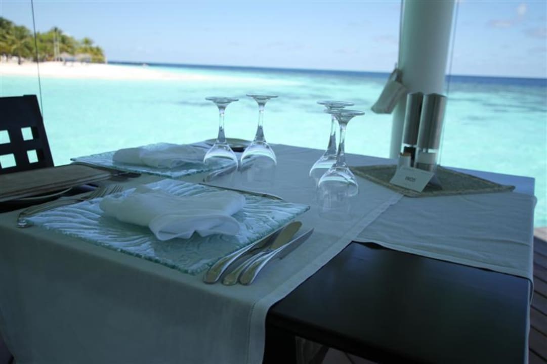 Wasserbungalowrestaurant über dem Meer ananea Diamonds Athuruga