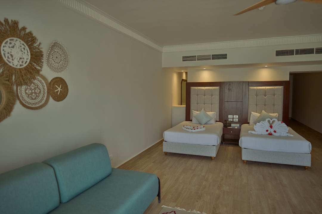 Zimmer Diamond Beach by Pearl Resort