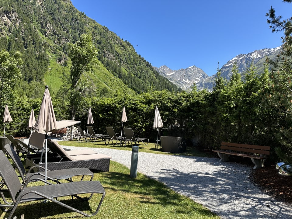 Gartenanlage Hotel Vier Jahreszeiten