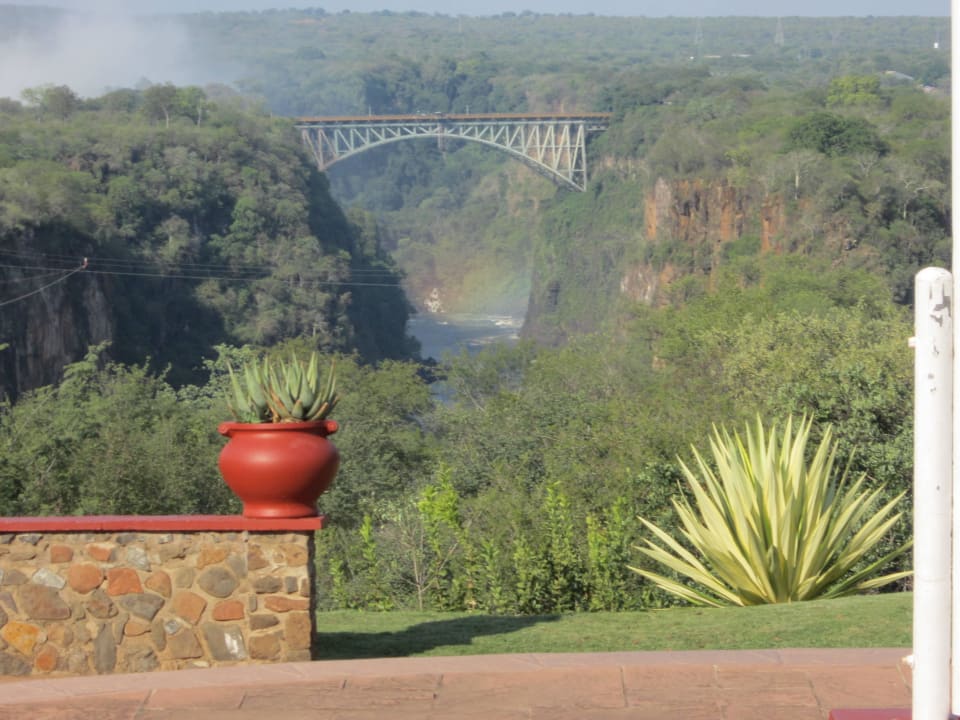 Zur Brücke The Victoria Falls Hotel