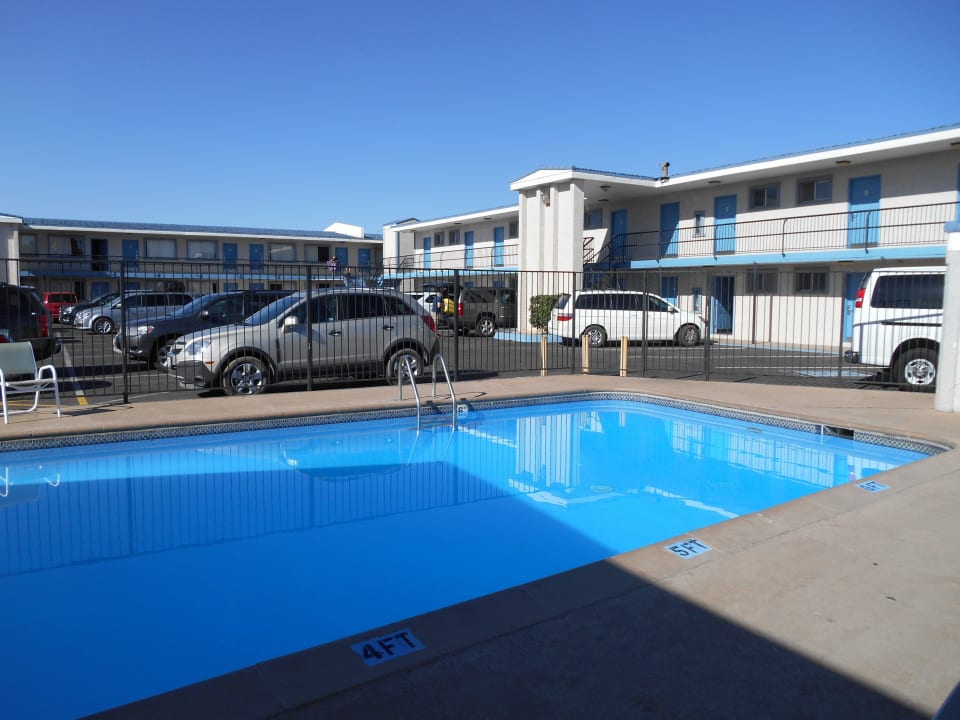 Außenanlage mit Pool Hotel Travelodge Page AZ