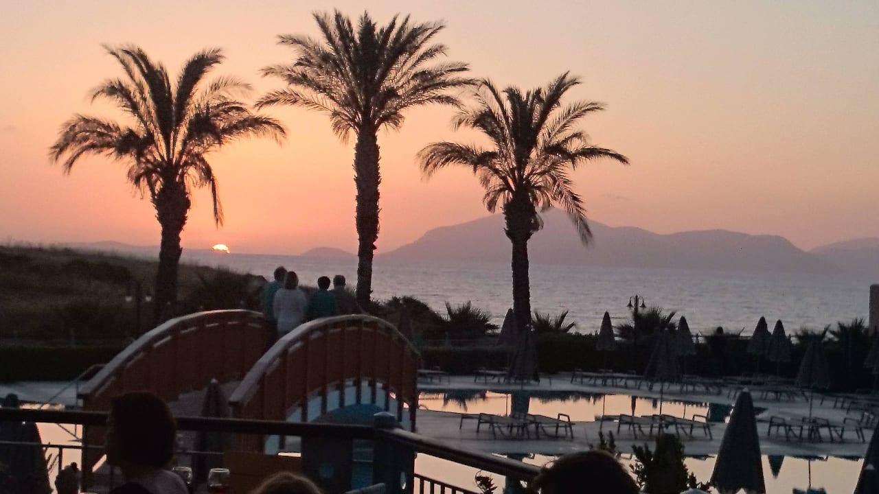 Sonnenuntergang Hotel Horizon Beach Resort