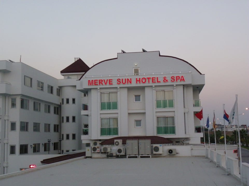Zijkant hotel Merve Sun Hotel & Spa