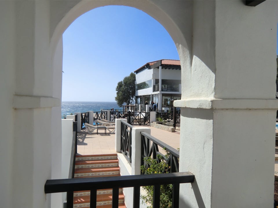 Blick vom Gang auf das Restaurant TUI MAGIC LIFE Fuerteventura
