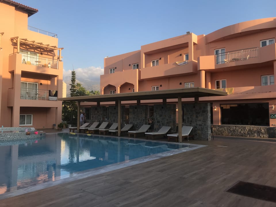 Pool High Beach Resort