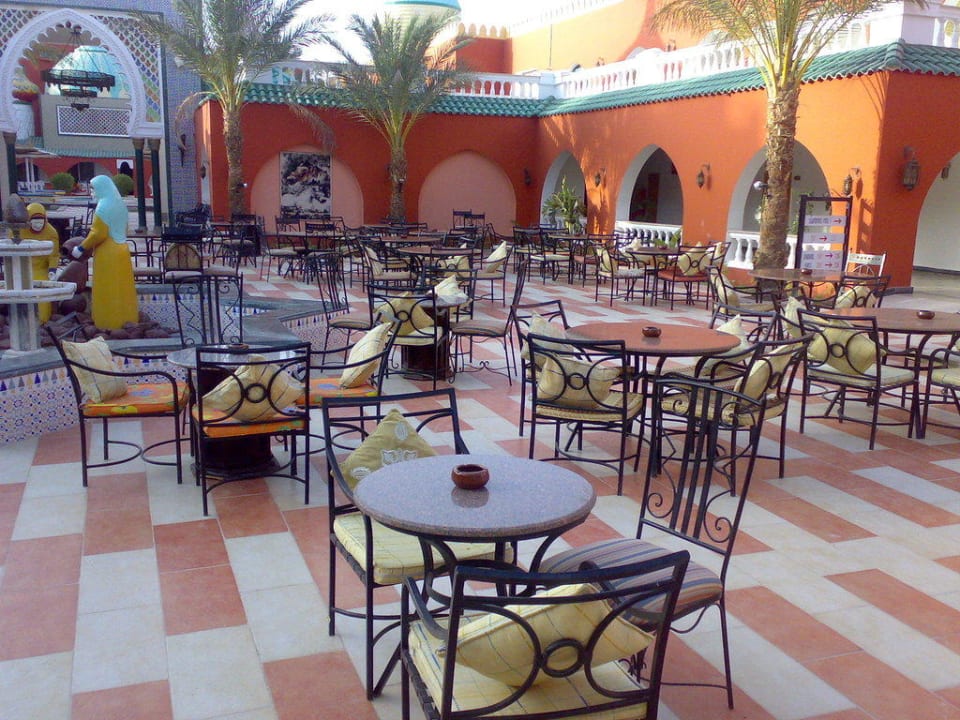 Terrasse im Innenhof Pickalbatros Alf Leila Wa Leila Resort - Neverland Hurghada