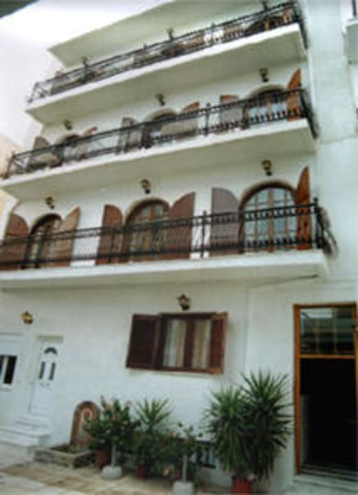 Outside picture Iro Apartments