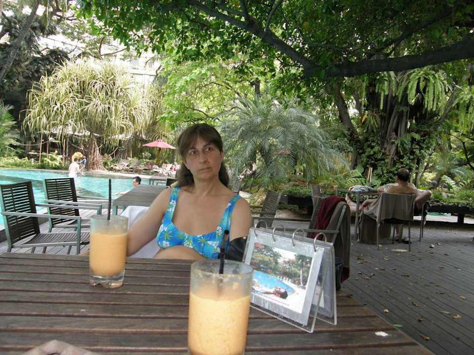 Lokal am Pool mit Bar Movenpick BDMS Wellness Resort Bangkok