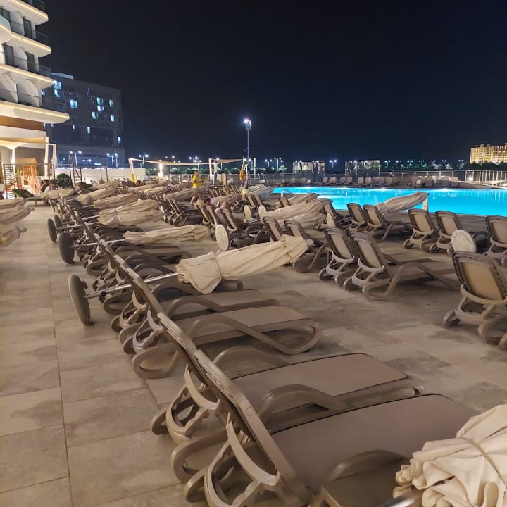 Pool Hampton by Hilton Marjan Island