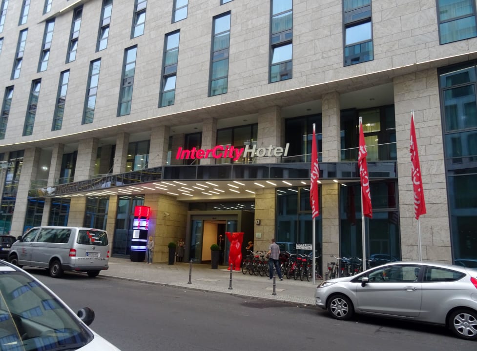Hoteleingang IntercityHotel Berlin Hauptbahnhof