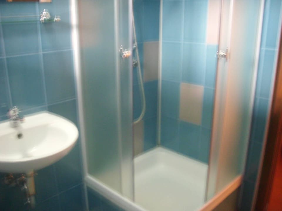 Bad Zimmer 11 Pension Erdelyi Gonduzo