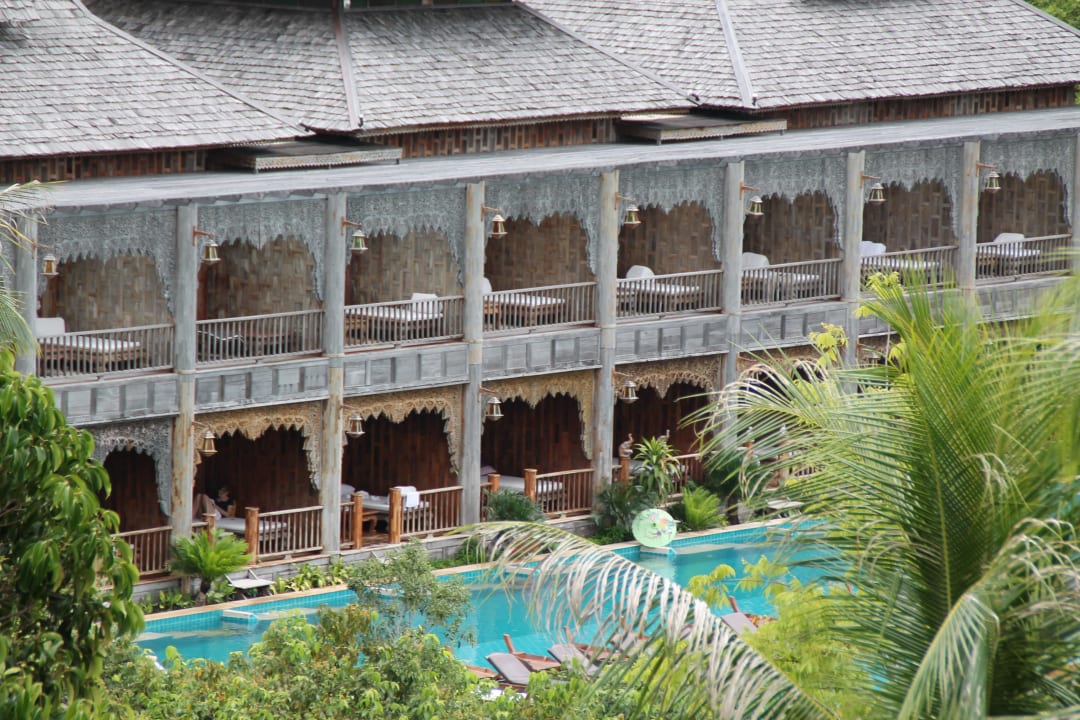 Blick auf die Poolaccesszimmer Santhiya Koh Phangan Resort & Spa