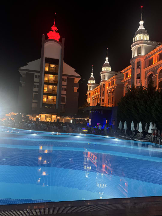 Pool Well Palace Side