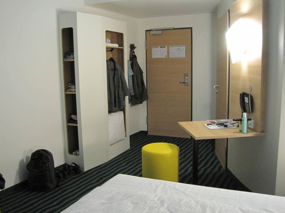 Sehr einfach und unbequem B&B Hotel Göttingen-City