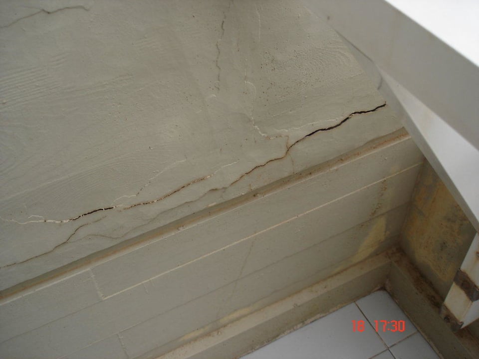 Abgewirtschafteter Balkon Hipotels Mediterraneo Club