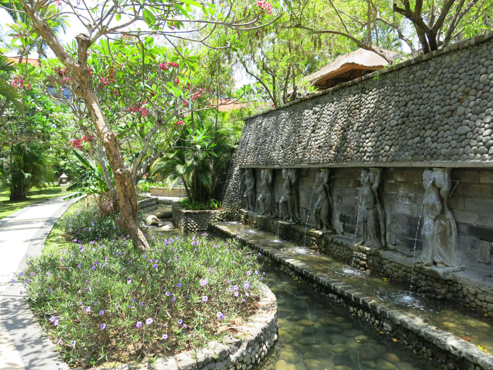 Impressionen aus der Gartenanlage The Laguna A Luxury Collection Resort & Spa