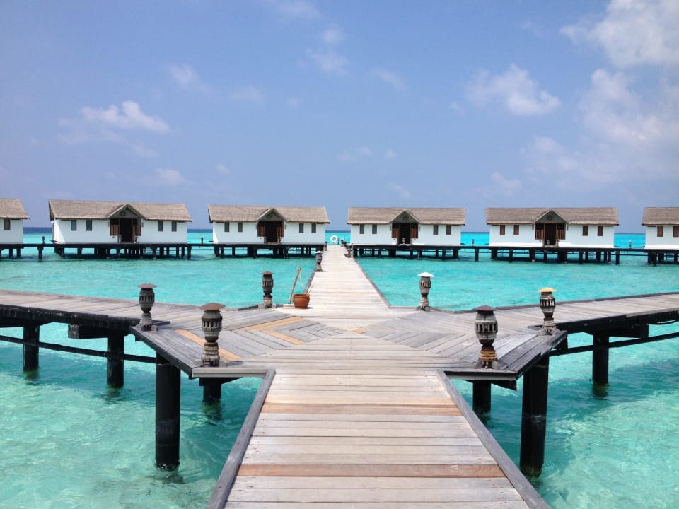 Steg zu den Wasservillen  NH Collection Maldives Reethi Resort