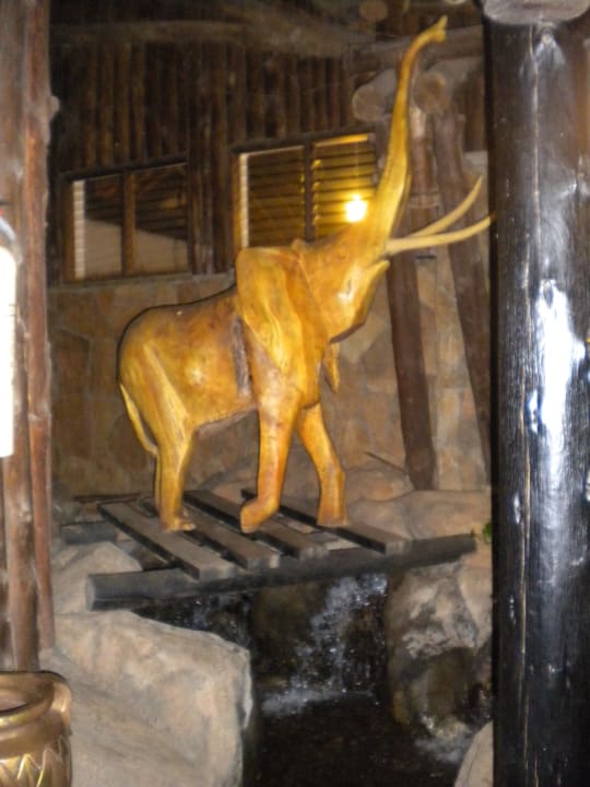 Kunst im Hotel Ol Tukai Lodge