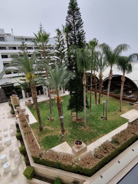 Gartenanlage Adams Beach Hotel