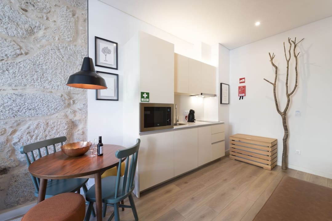 Zimmer Bloom House by Sweet Porto