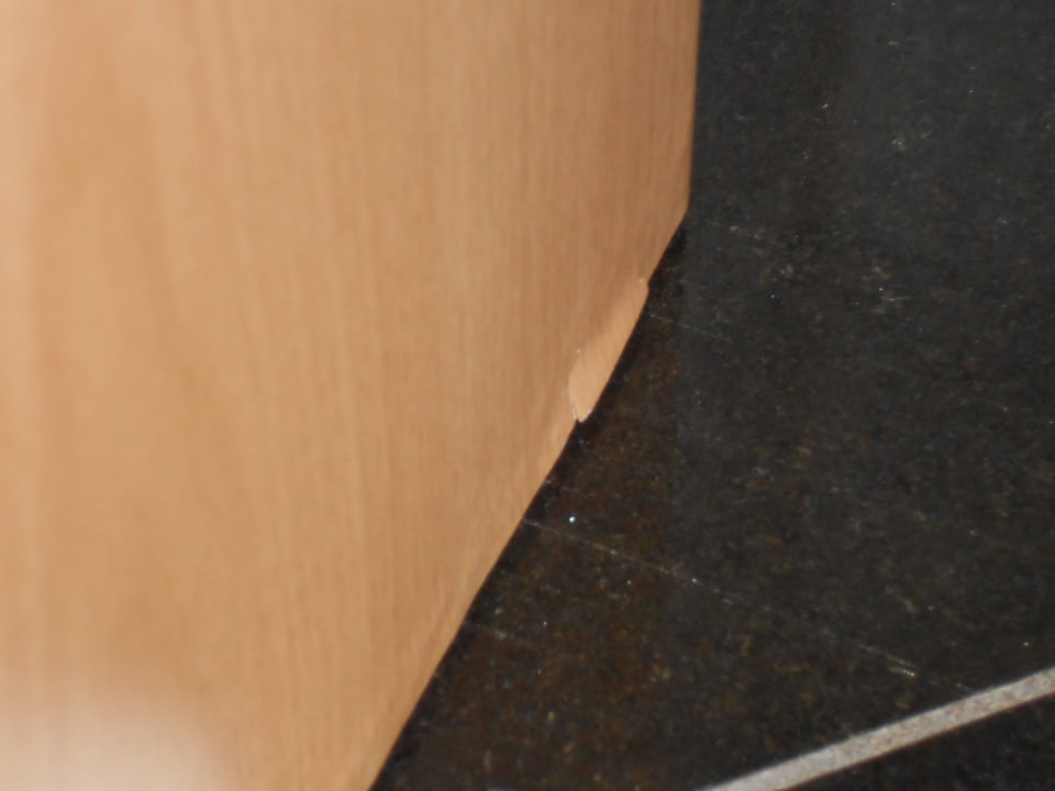 Billigstfunier löst sich im Badezimmer Sebnitzer Hof by STEIGER Hotels