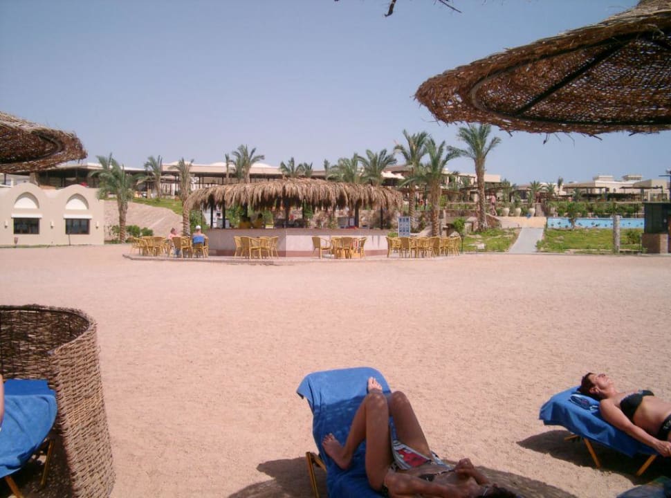 Blick zur Strandbar TUI MAGIC LIFE Kalawy