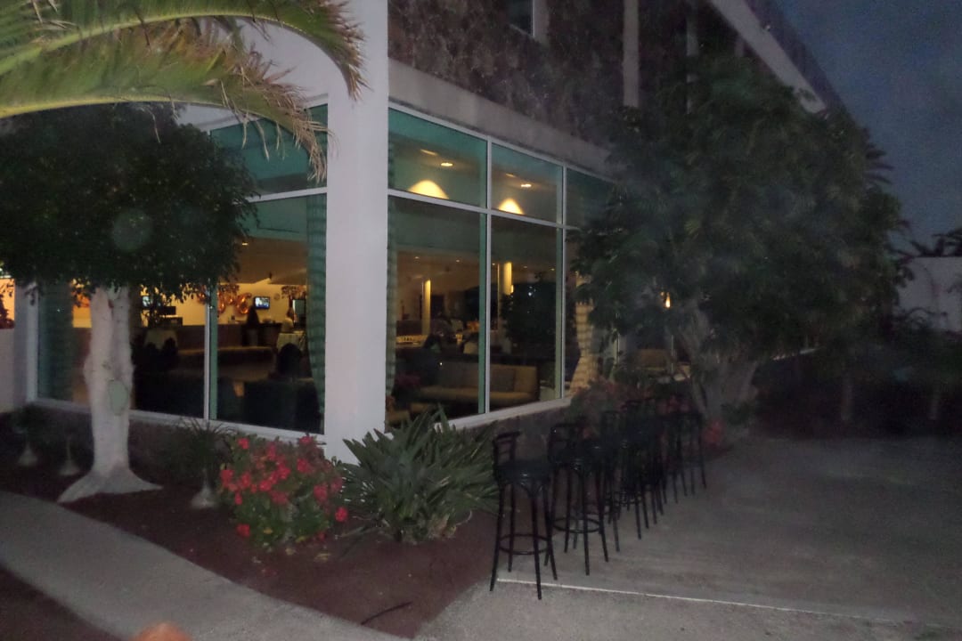 Vom Außenbereich Bilck auf die Lobby allsun App.-Hotel Esquinzo Beach