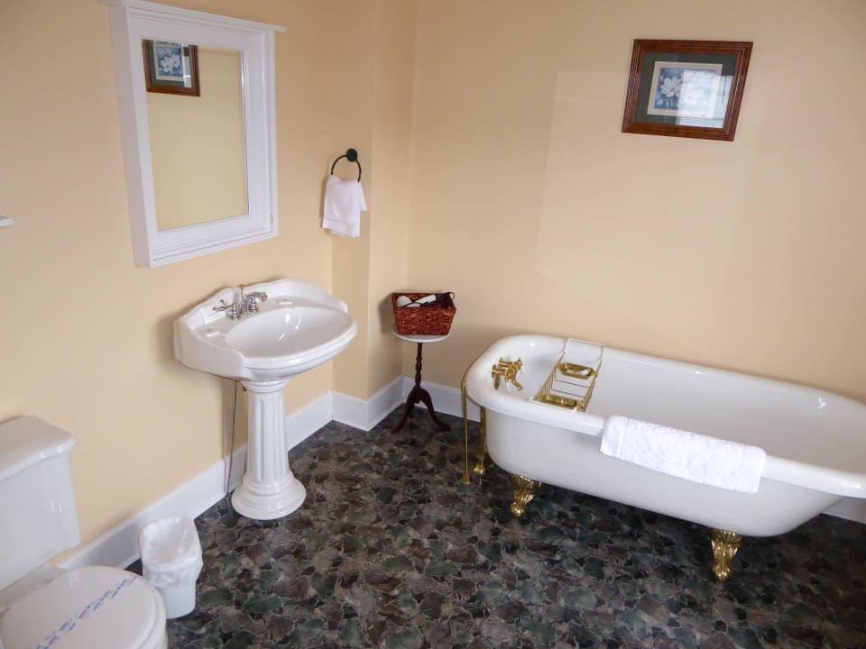 Bad ensuite Aunt Jane's B&B