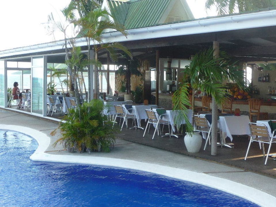 Die Poolbar The Coco de Mer Hotel & Black Parrot Suites