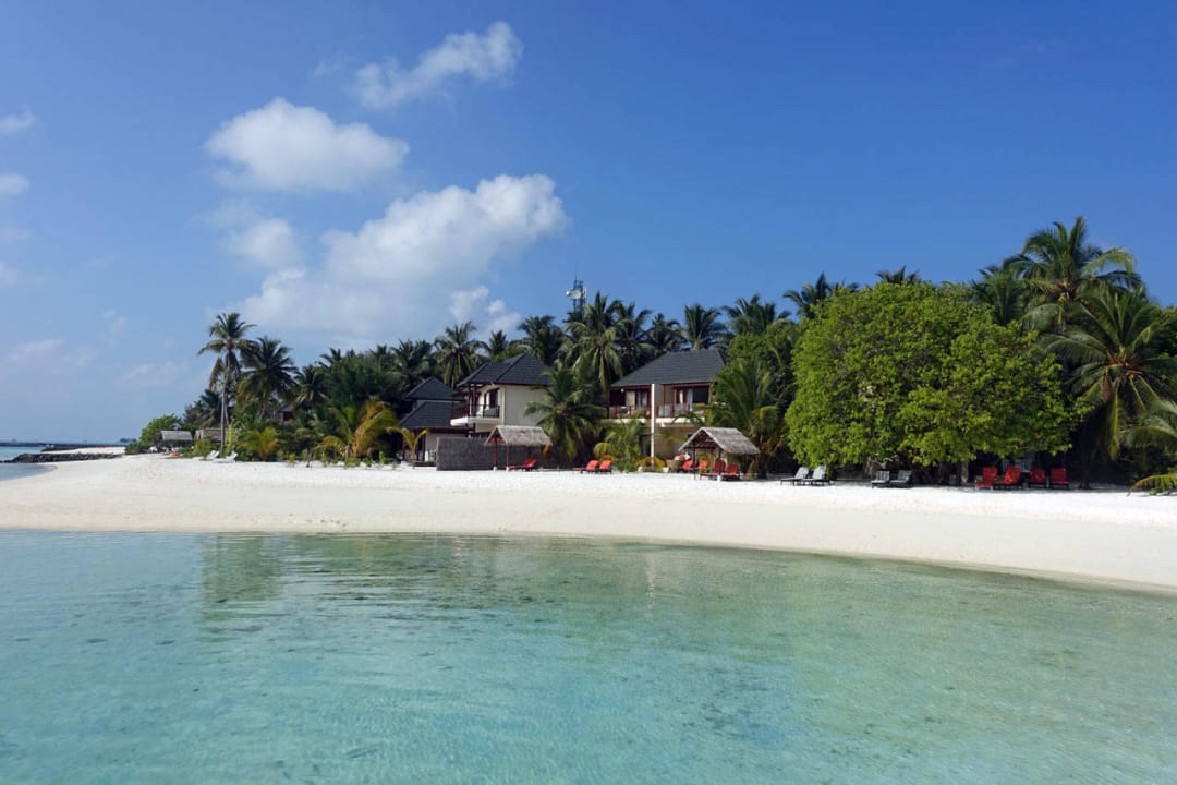 Strand an der Nordostseite Summer Island Maldives