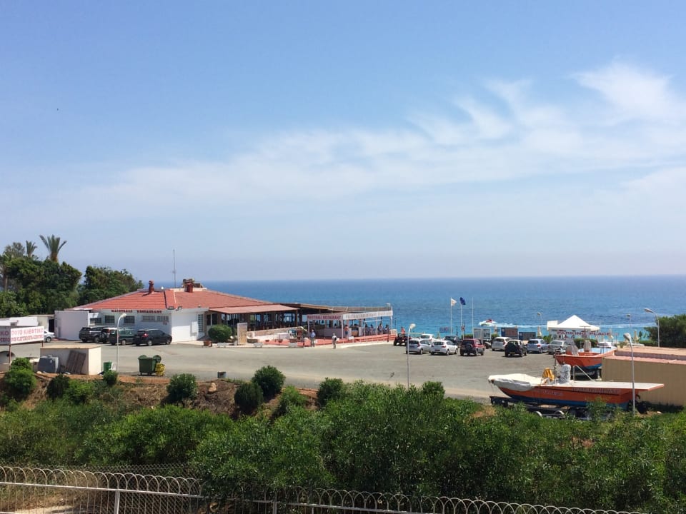 Ausblick Napa Mermaid Hotel & Suites