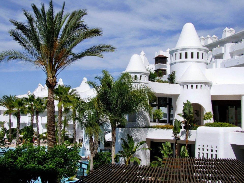 Blick in den Innenbereich des Hotels H10 Estepona Palace