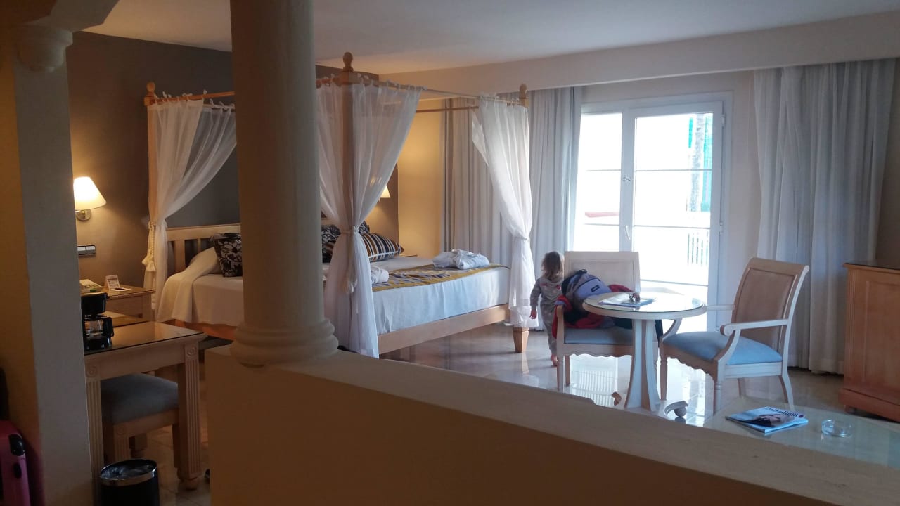 Blick von der Badewanne in den Wohnbereich Grand Palladium Punta Cana Resort & Spa