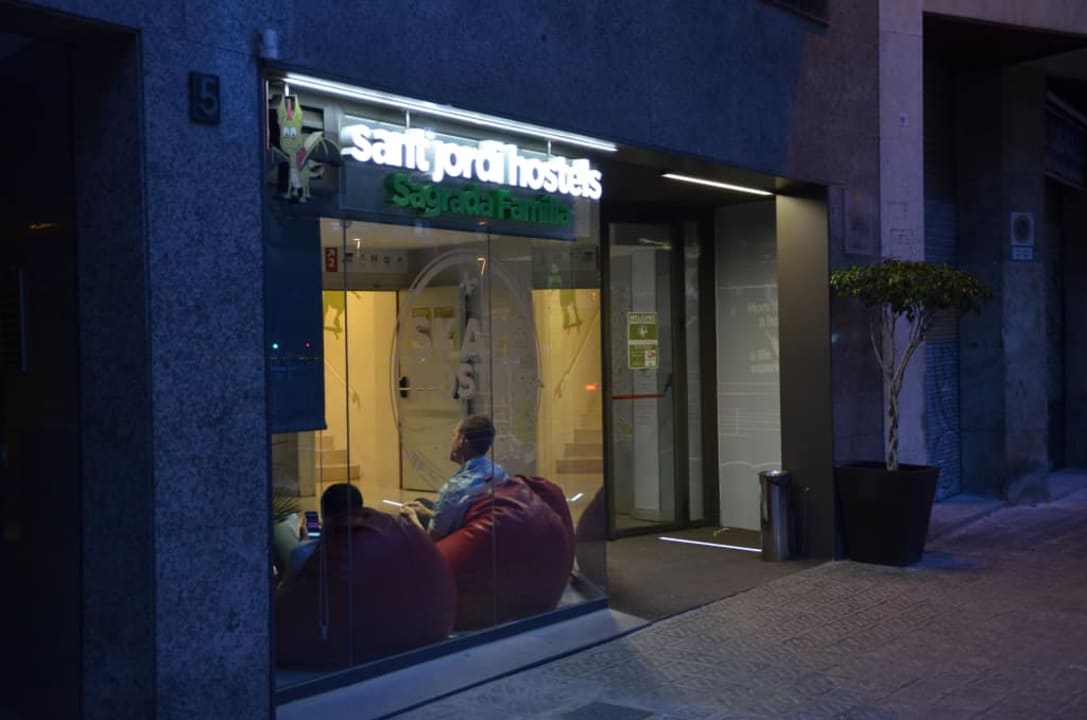 Widok zewnętrzny Hostel Sant Jordi Sagrada Familia