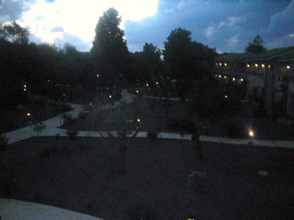 Hotelanlage bei leichter Abenddämmerung BV Borgo del Principe