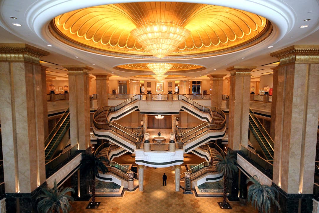 Imposantes Treppenhaus Emirates Palace Mandarin Oriental