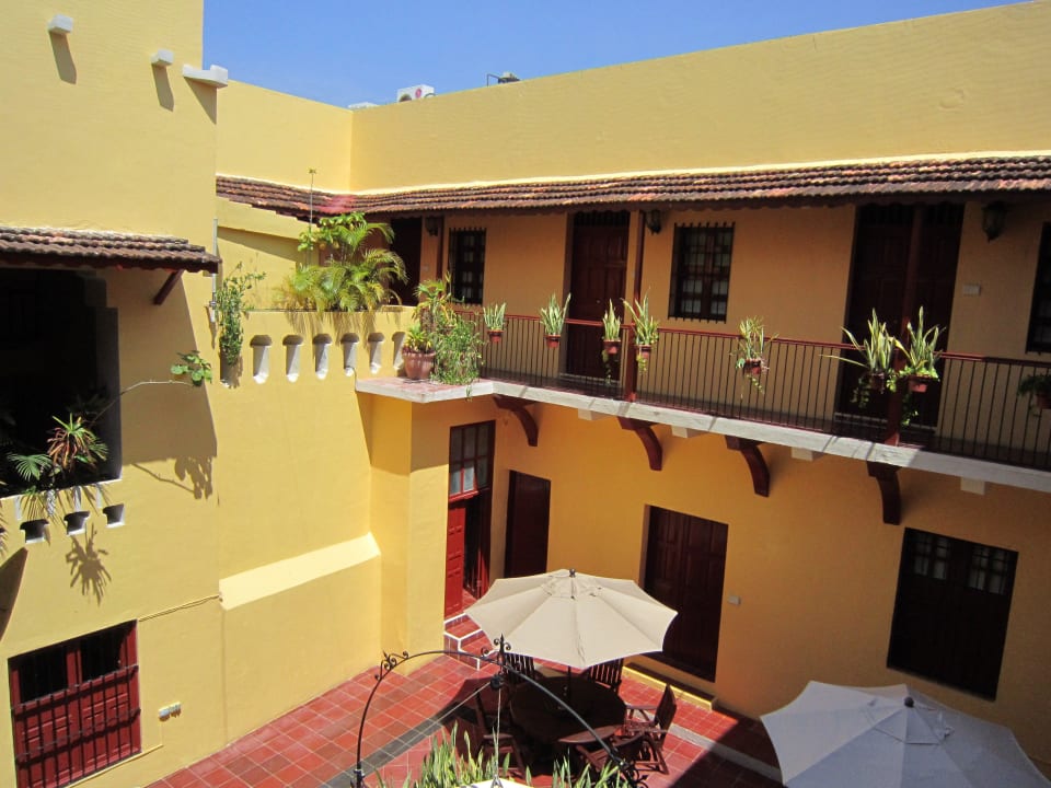 Innenhof mit Frühstücksraum Hotel Castelmar