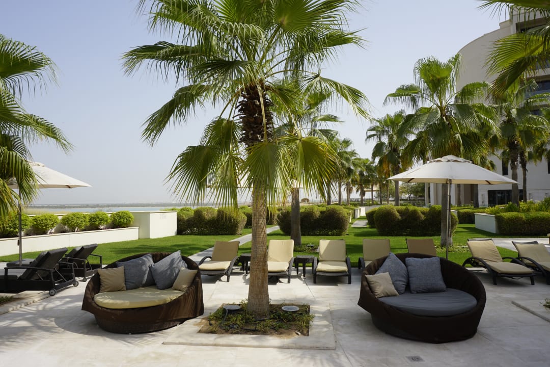 Pool Crowne Plaza Hotel Yas Island