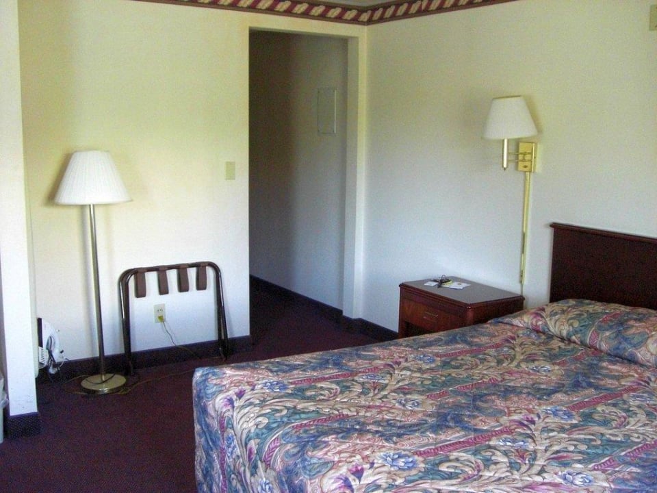 Zimmer 2 Niagara Falls Super 8 Motel Niagara Falls Rainbow Blvd.