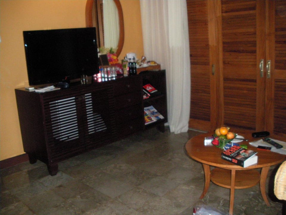 TV im Club-Room Puri Santrian