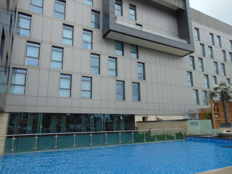 Pool Lagos Marriott Hotel Ikeja